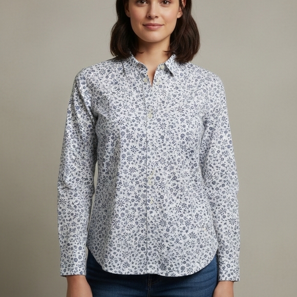 GAP Tops - GAP Women's Size S White and Blue Patterned Shirt
